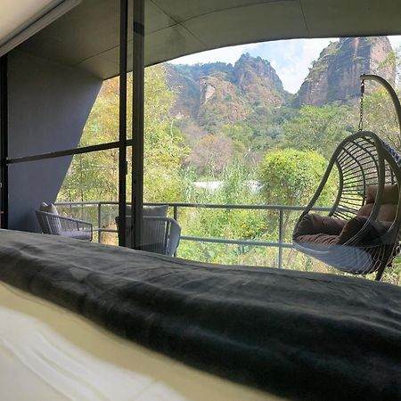Bajo La Montana Hotel Tepoztlan Bagian luar foto