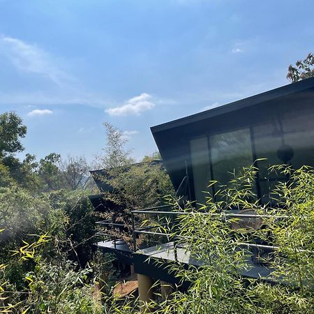 Bajo La Montana Hotel Tepoztlan Bagian luar foto