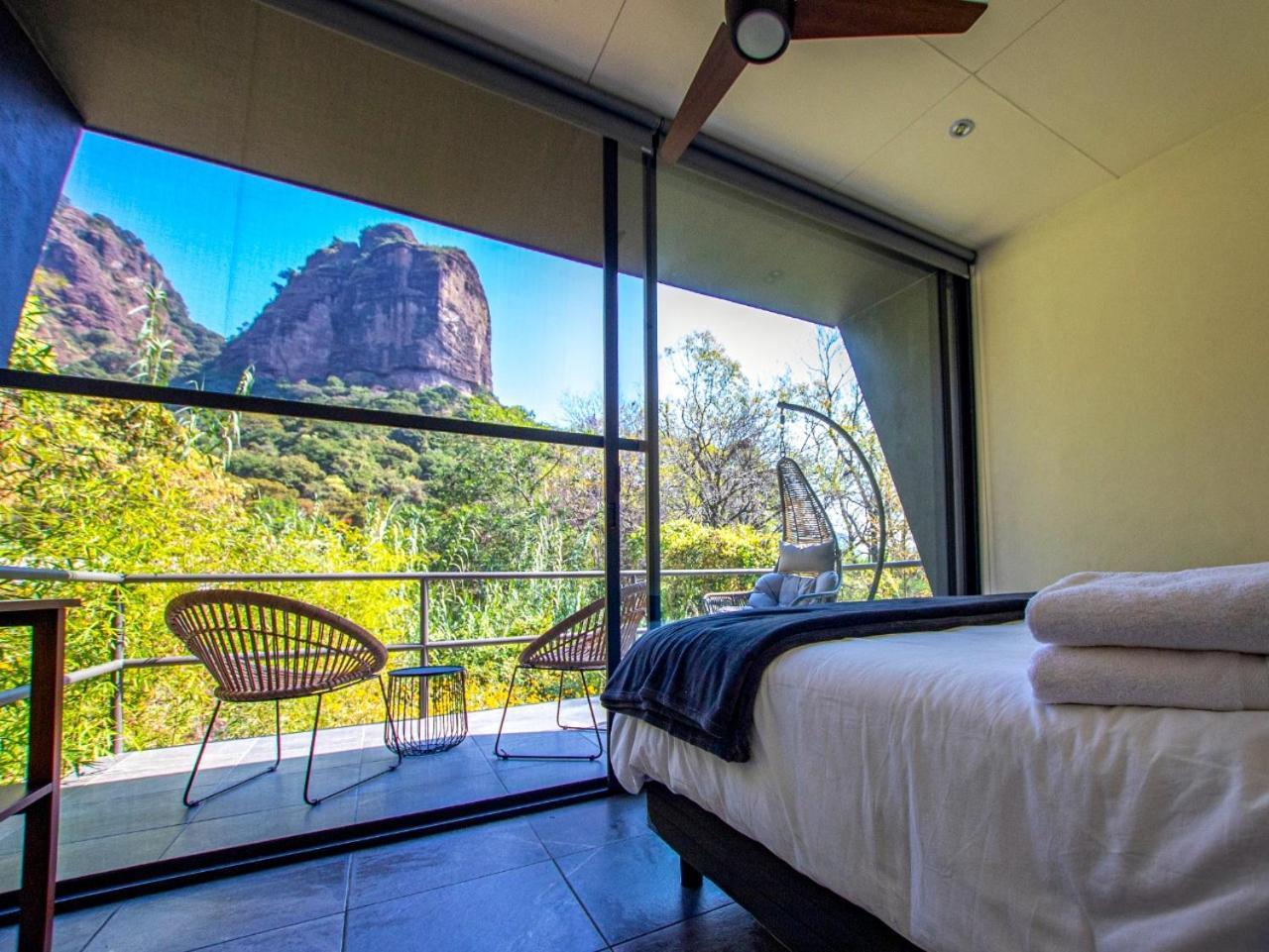Bajo La Montana Hotel Tepoztlan Bagian luar foto